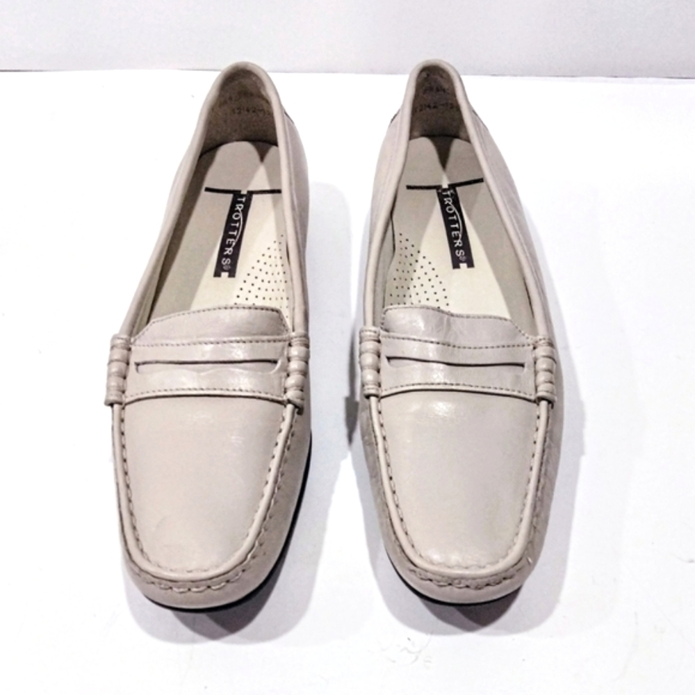 Trotters Francie ll Penny Loafers Women's Size 7½ S Cream Beige Slip On Leather